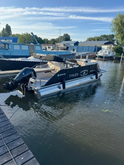 Kerman YS6220A Demo met Mercury 80pk — Diemen