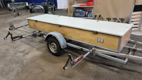 Atlanta Catamaran zeilboot trailer — Veenendaal